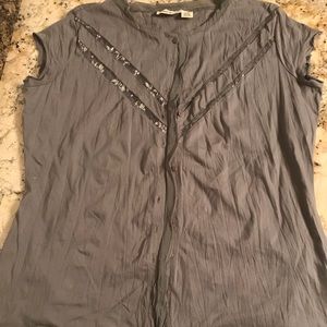 Cute shirt never worn